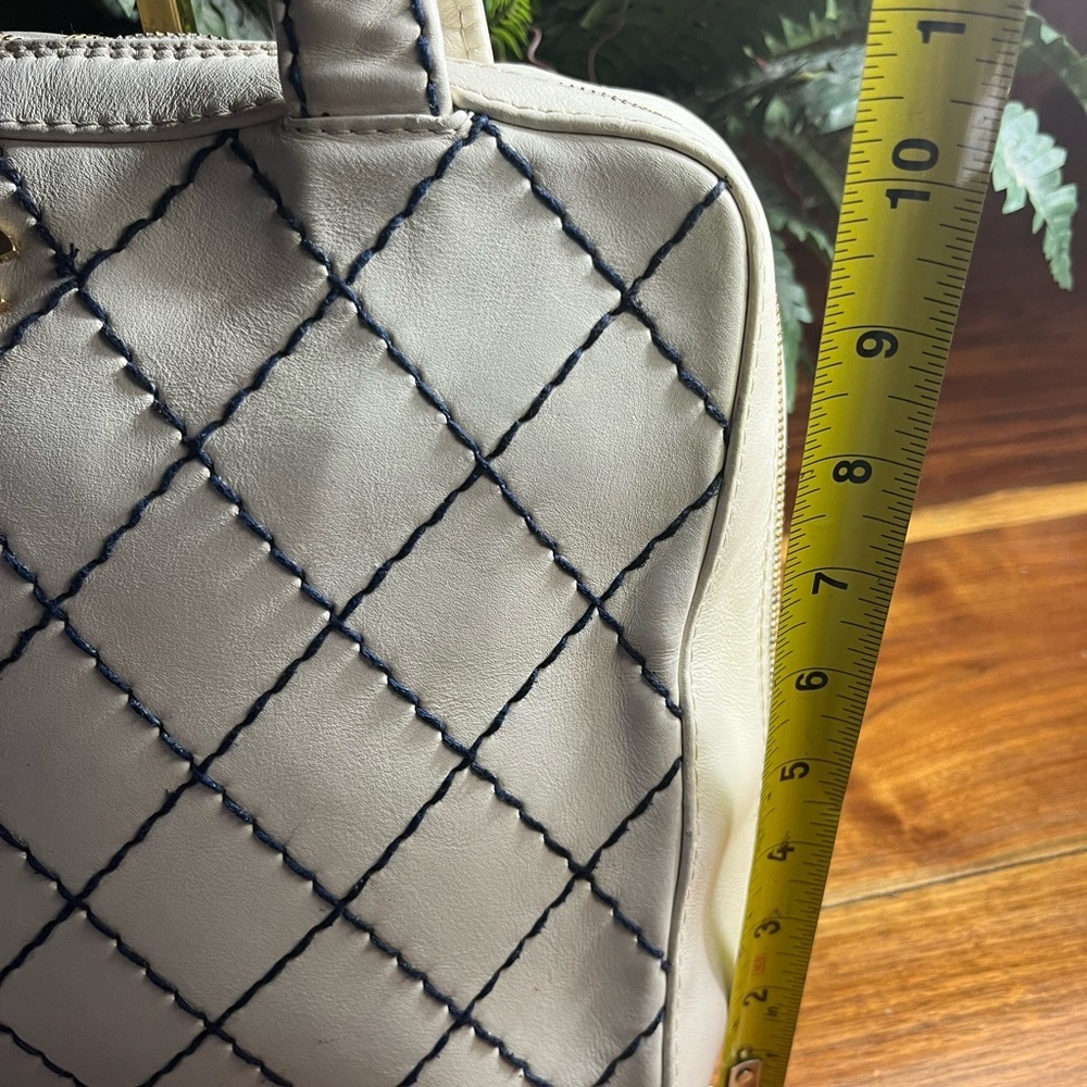 Vintage Chanel off Cream Leather Tote Bag - Picture 14 of 16